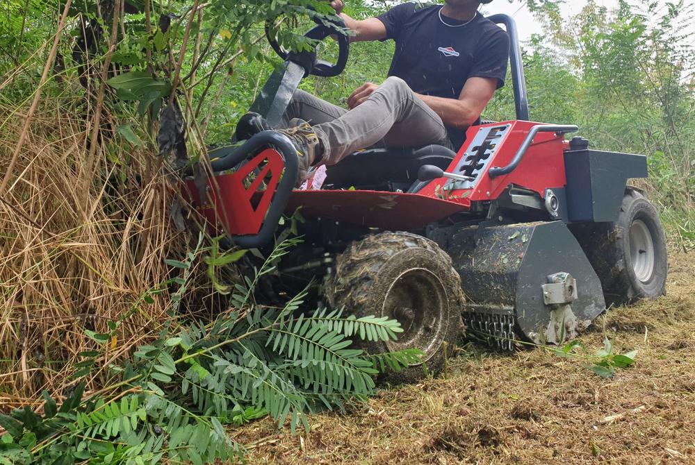 Trattorino Trinciaerba Meccanica Benassi FOX 95 4WD