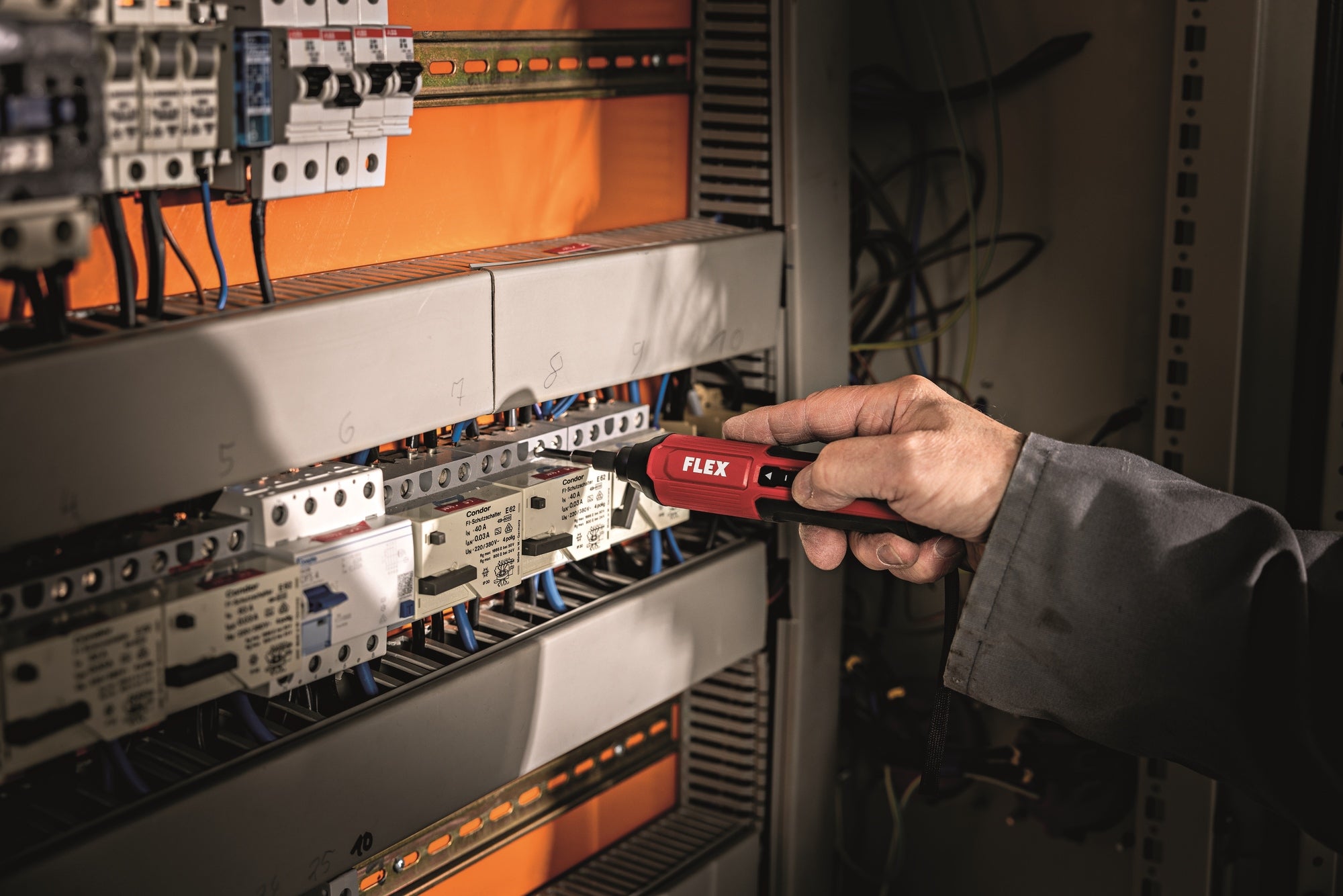 FLEX 4.0 V Schraubendreher SD 5-300 4.0 C + Bitsatz DB 31